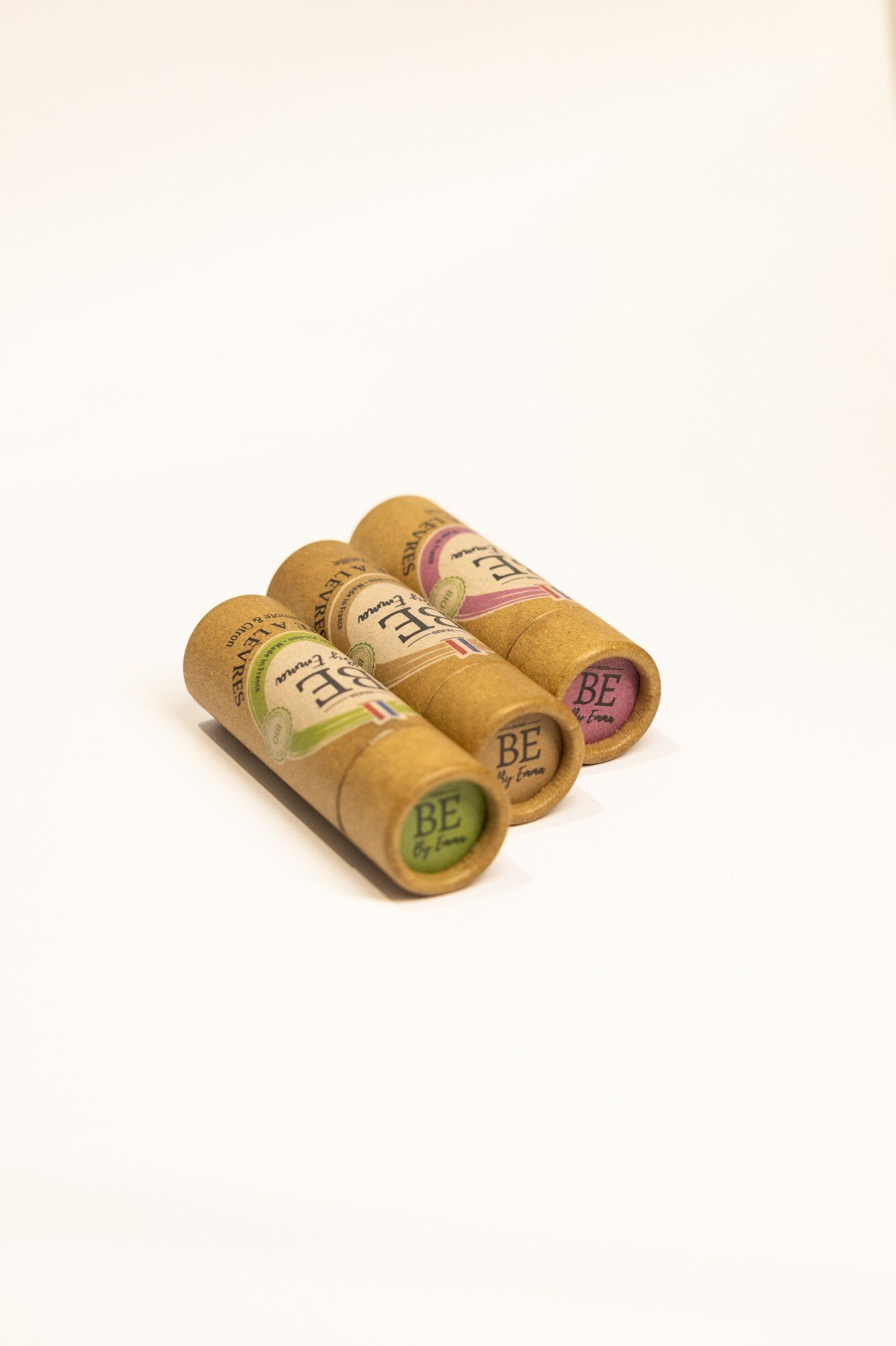 trio-baumes-levres-bio-push-up 3 baumes à lèvres bio sont disponibles : bergamote & citron, hibiscus et vanille