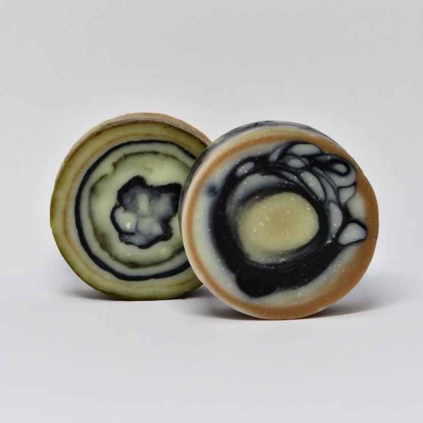 savons-surgras-encens-bois-de-ho Savon surgras, rond au dessin unique